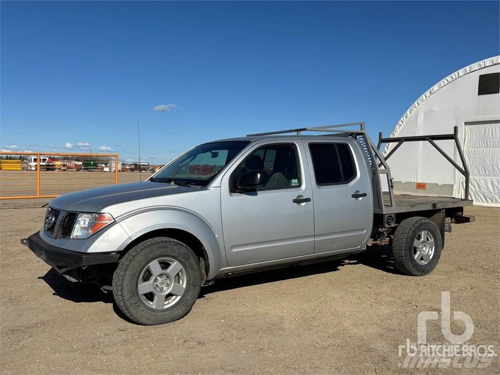 Nissan FRONTIER Tovornjaki s kesonom/platojem