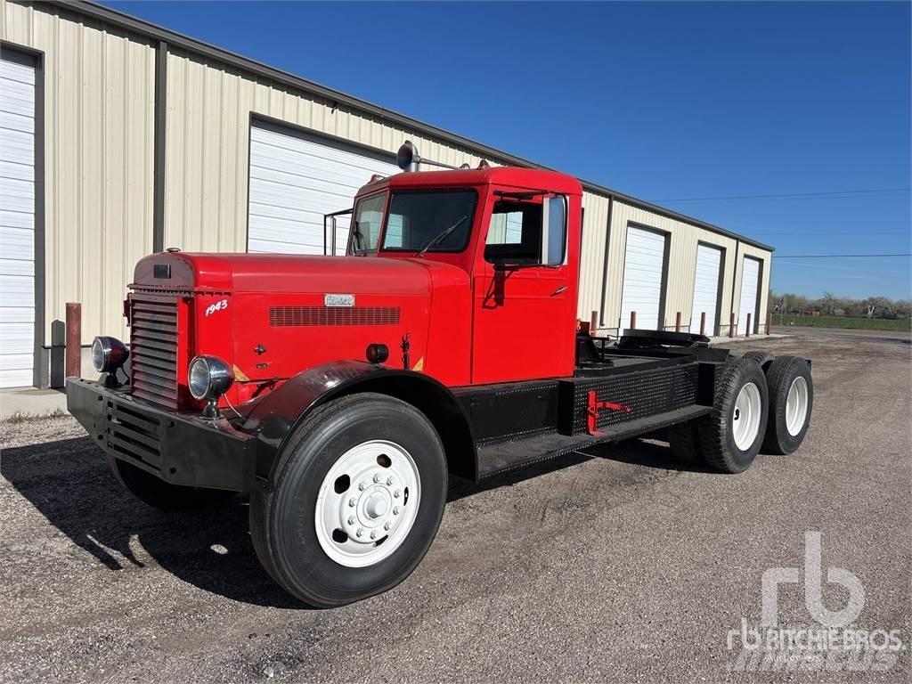 Peterbilt 354DT Vlačilci