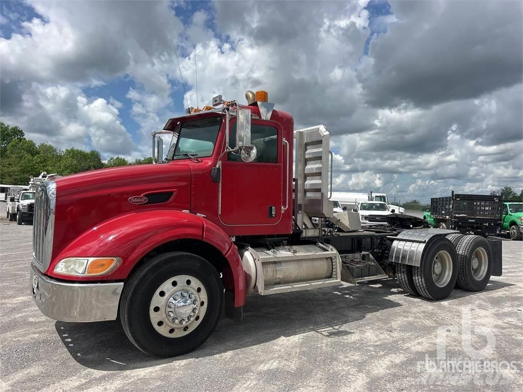Peterbilt 384 Vlačilci