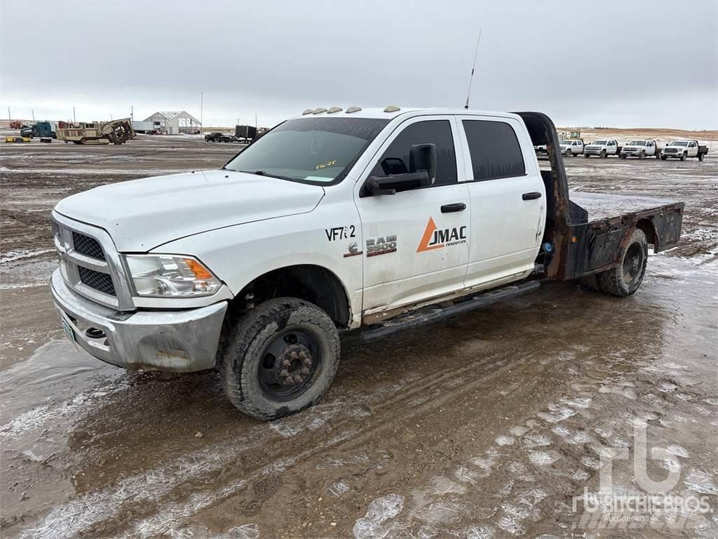 RAM 3500 Tovornjaki s kesonom/platojem