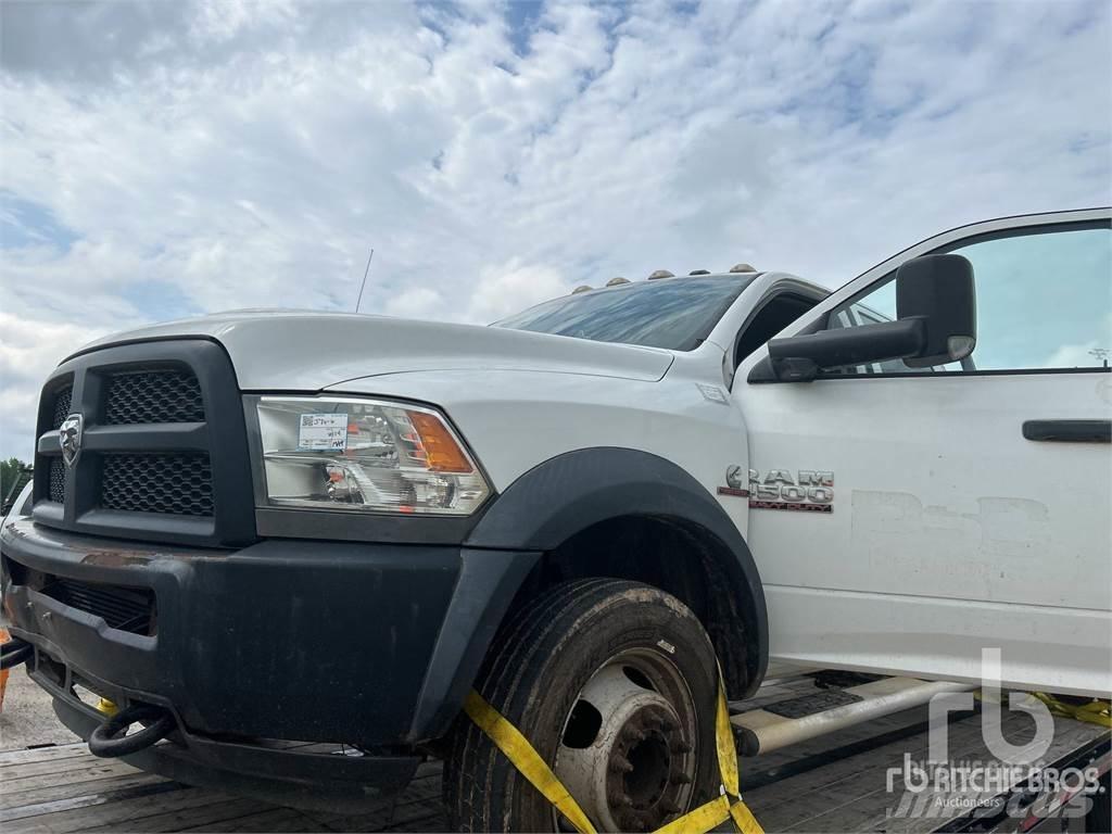 RAM 4500 Tovornjaki s kesonom/platojem