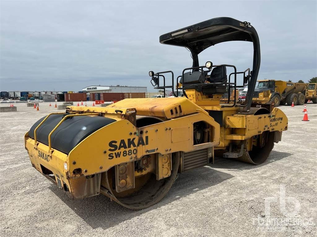 Sakai SW880 Dvojni valjarji