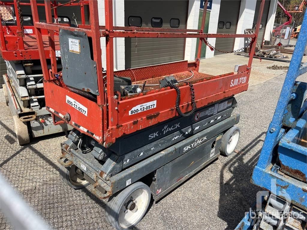 SkyJack SJ3220 Škarjaste dvižne ploščadi