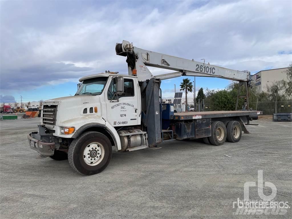 Sterling L7500 Tovornjaki z žerjavom
