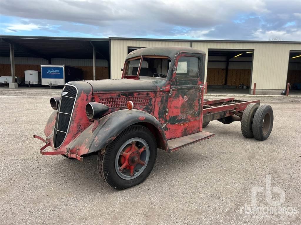  STUDEBAKER 4x2 Tovornjaki cisterne