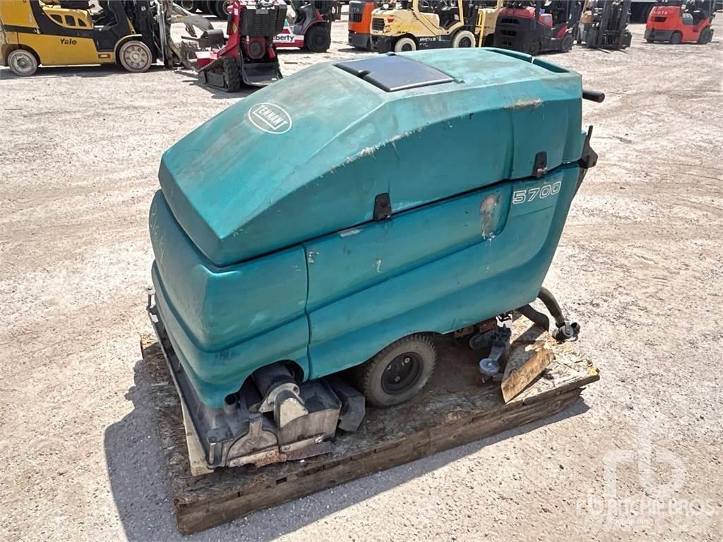 Tennant 5700 XP Cestni pometači