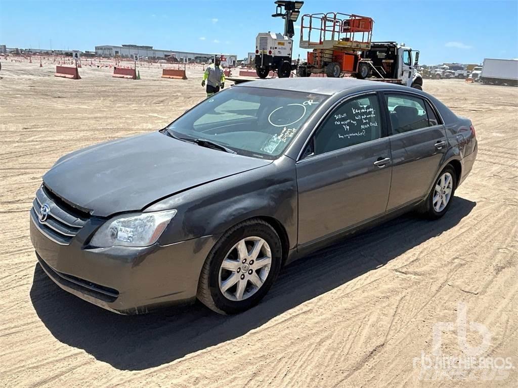 Toyota AVALON Avtomobili