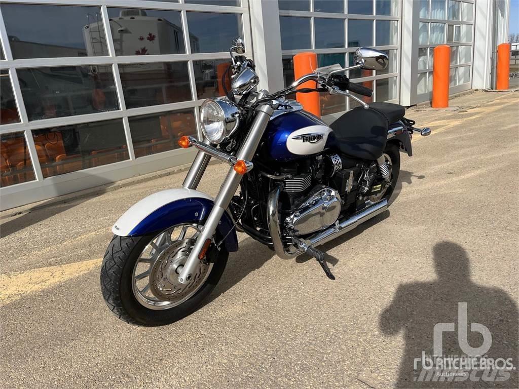 Triumph AMERICA Avtomobili
