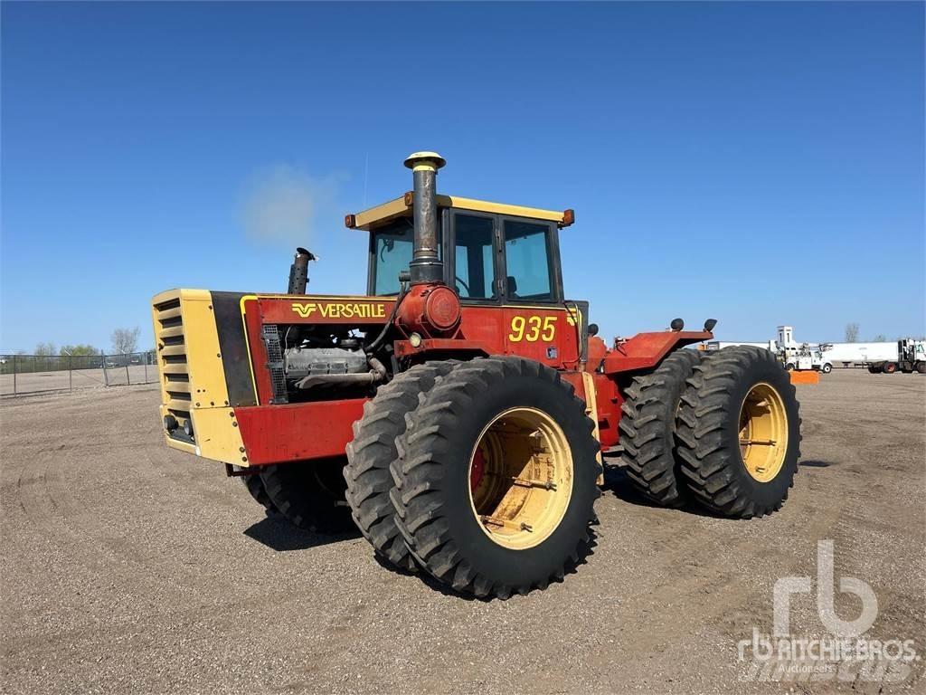 Versatile 935 Traktorji