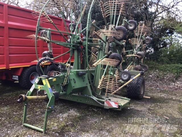 Krone 1400+ Obračalniki in zgrabljalniki
