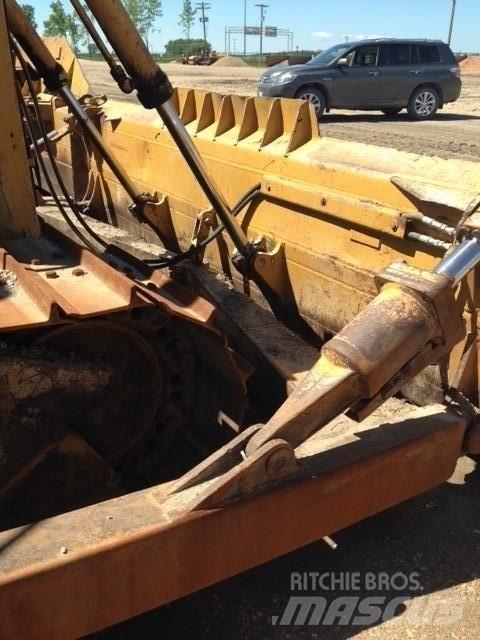 CAT D6H Buldožerji goseničarji
