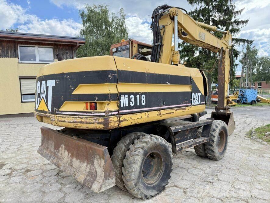 CAT M318 Bagri na kolesih