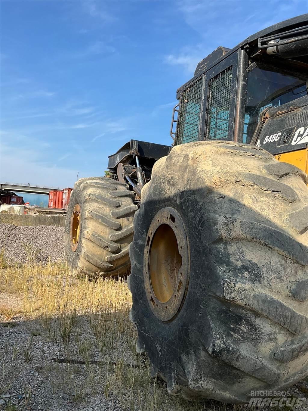 CAT 545C Skiderji