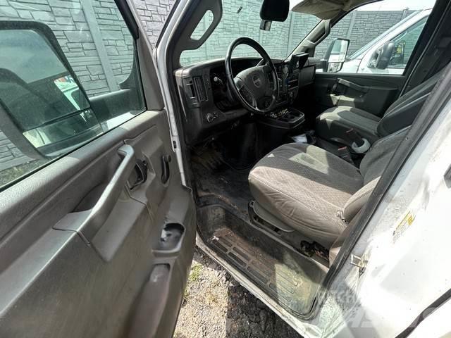 GMC Savana 4500 Tovornjaki zabojniki