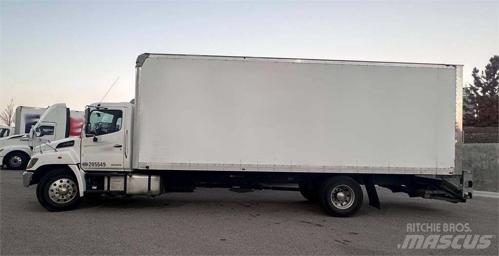 Hino 268A Tovornjaki zabojniki