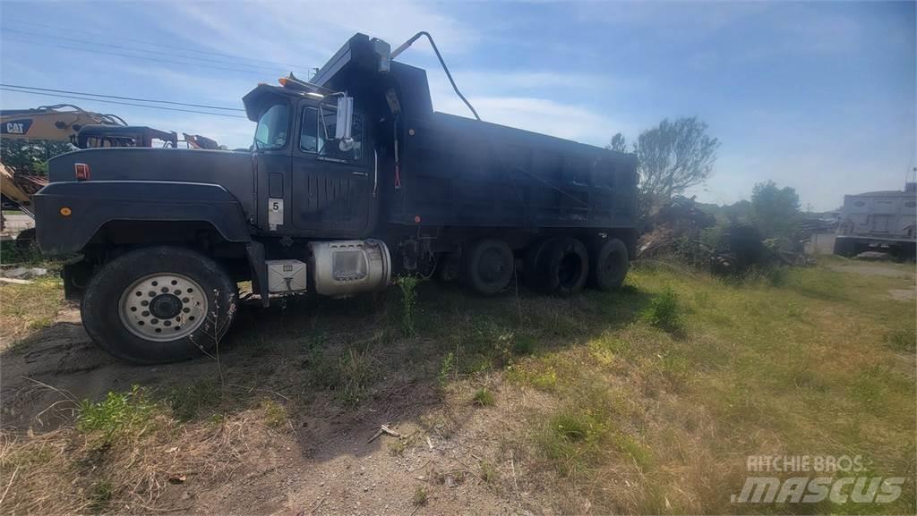 Mack RD6885 Kiper tovornjaki