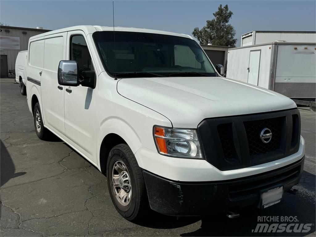 Nissan NV3500 HD Zabojni kombi