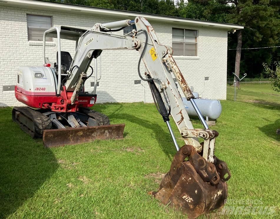 Takeuchi TB240 Midi bagri 7t – 12t