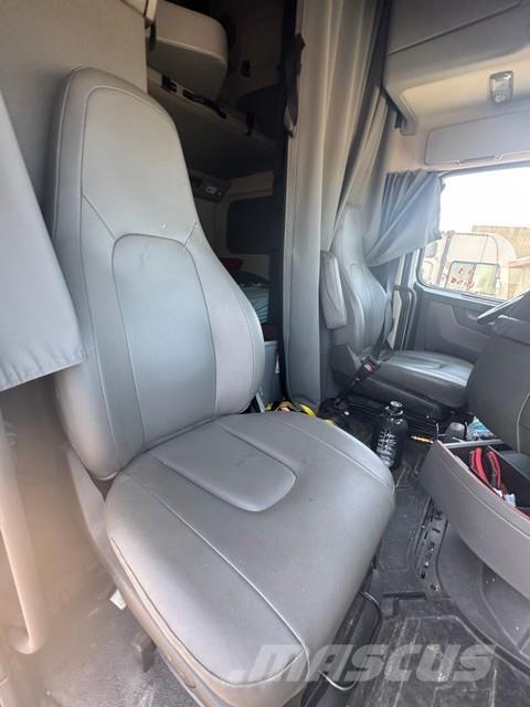 Volvo VNL64T670 Vlačilci