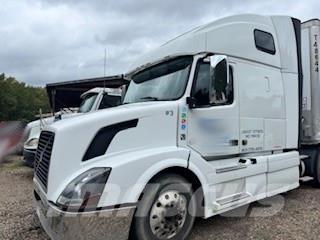 Volvo VNL64T780 Vlačilci