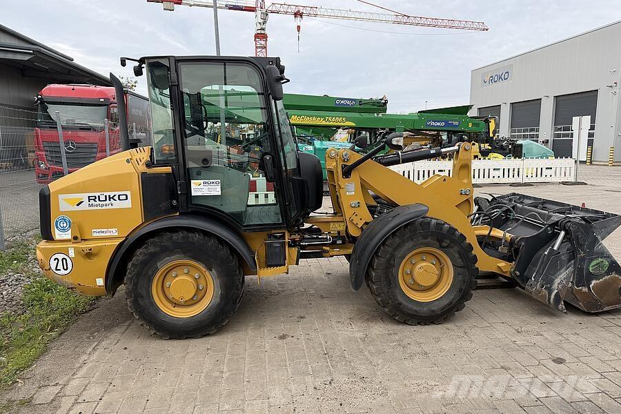 CAT 906 M Kolesni nakladalci