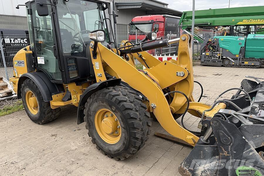 CAT 906 M Kolesni nakladalci