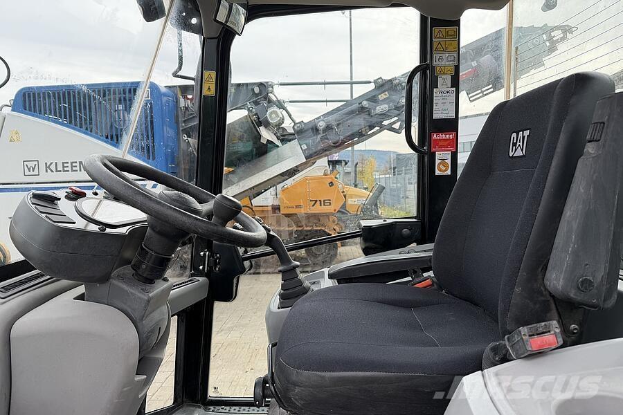 CAT 906 M Kolesni nakladalci