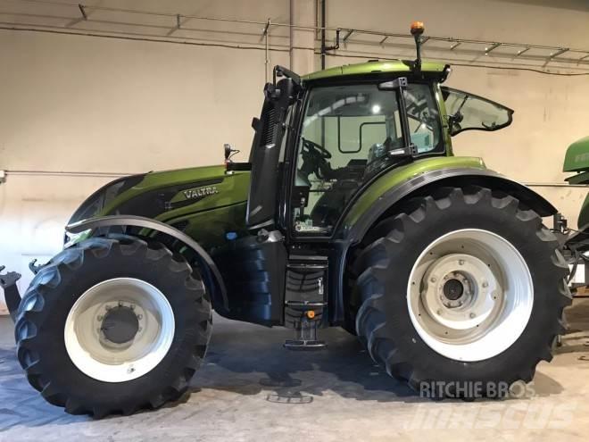 Valtra T235D Traktorji