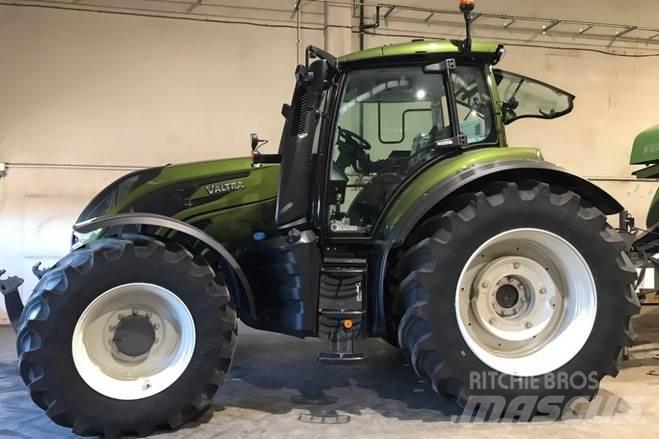 Valtra T235D Traktorji