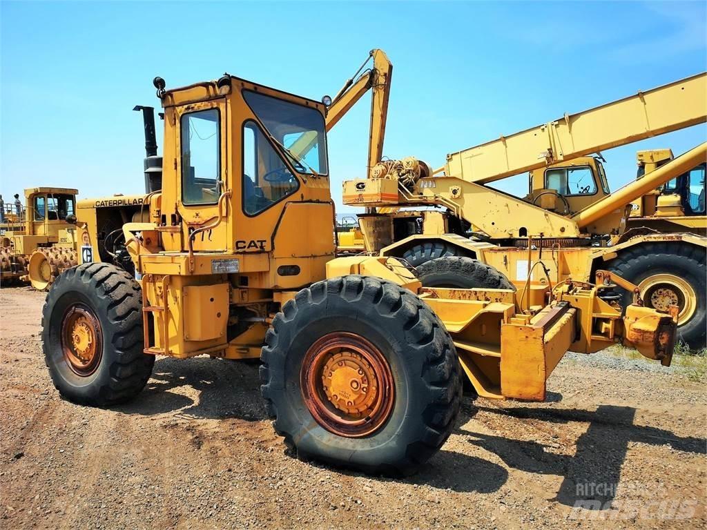 CAT 814 Kolesni nakladalci