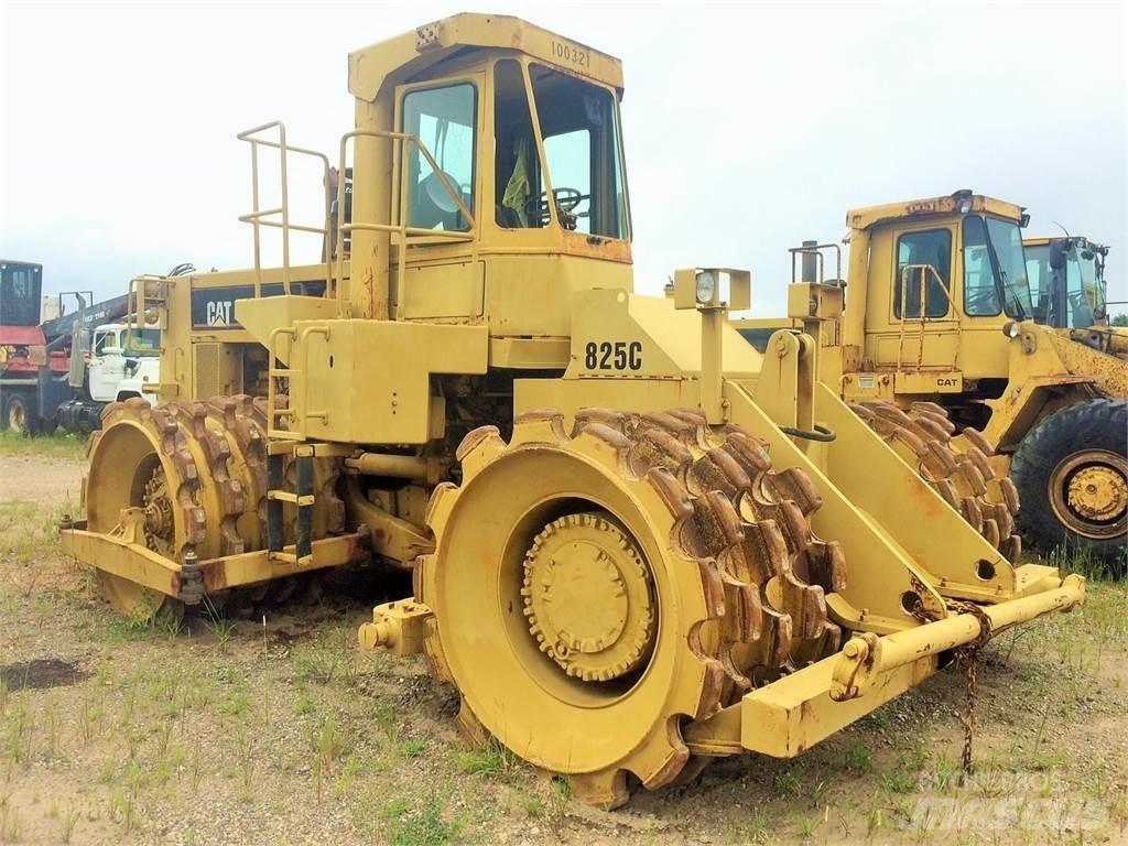 CAT 825C Kompaktorji tal