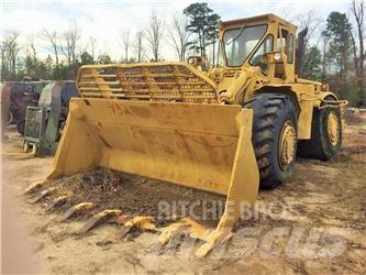 CAT 988 Kolesni nakladalci