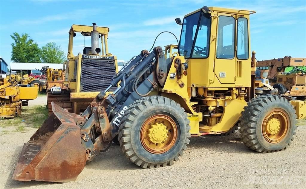 CAT IT18B Kolesni nakladalci