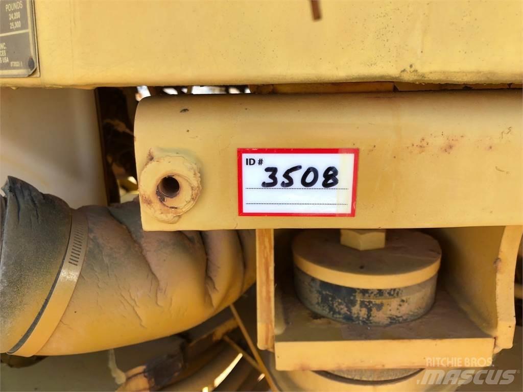 CAT IT18B Kolesni nakladalci