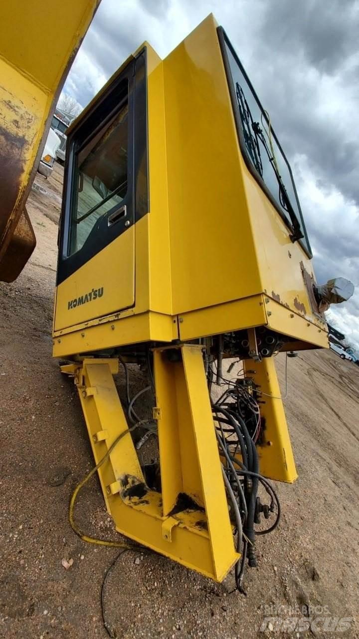 Komatsu WA1200 Kabine in notranjost