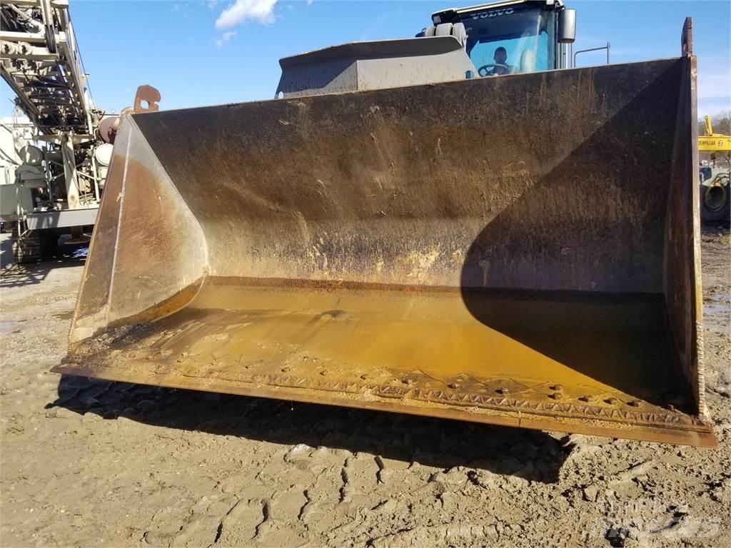 Volvo L180F Kolesni nakladalci