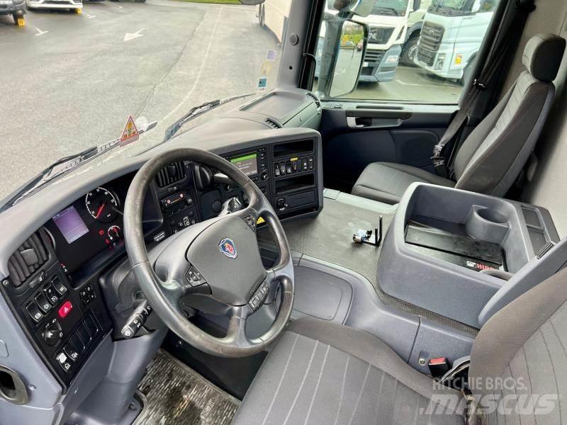 Scania P 410 Tovornjaki z žerjavom