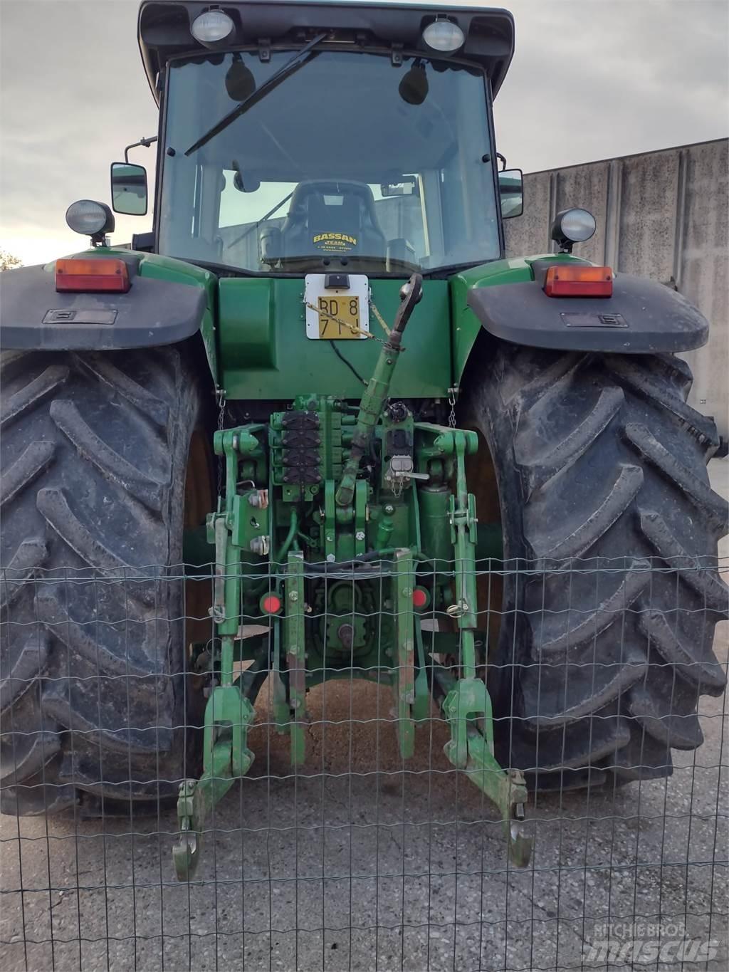 John Deere 8230 Traktorji