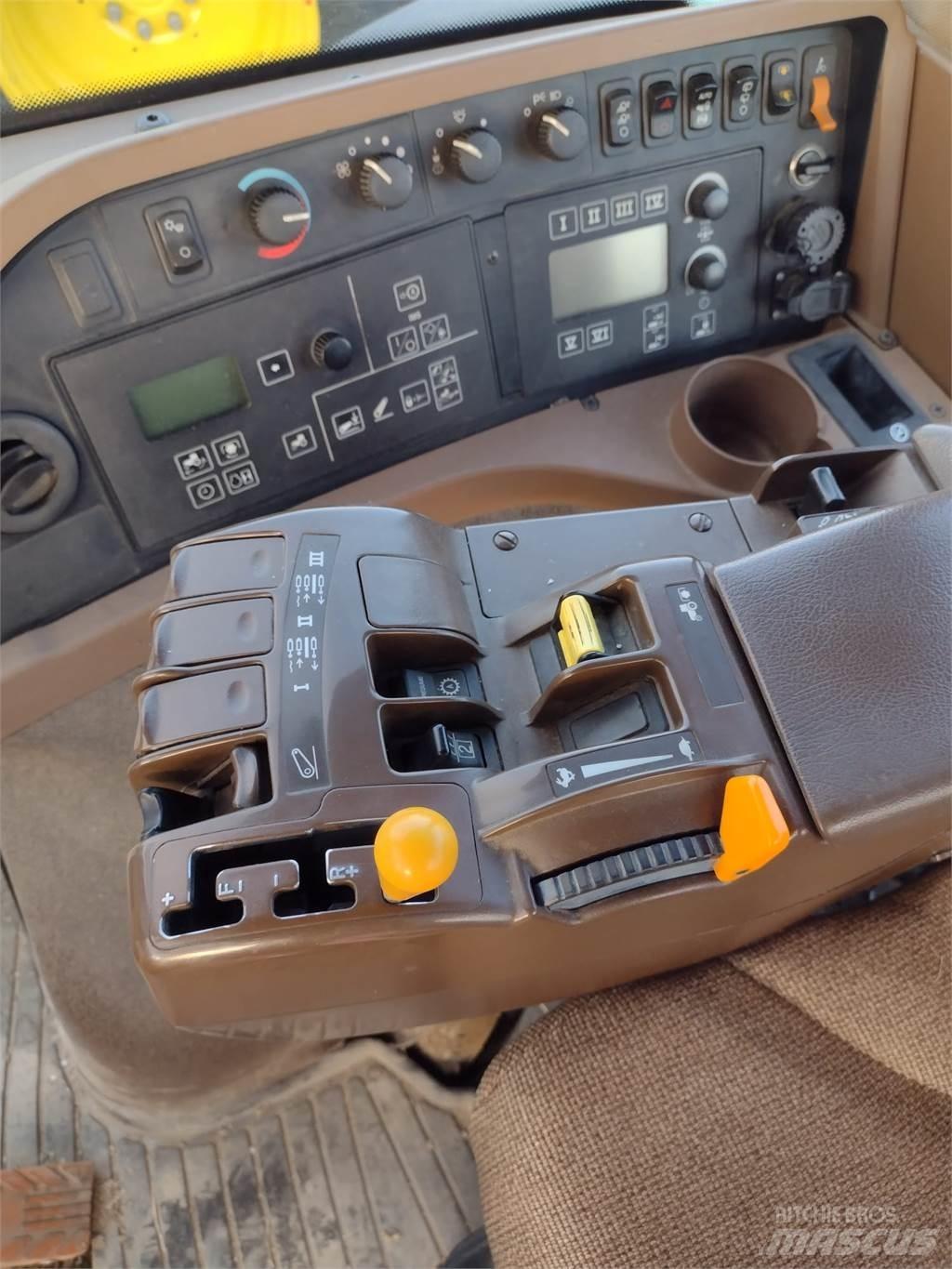 John Deere 8230 Traktorji