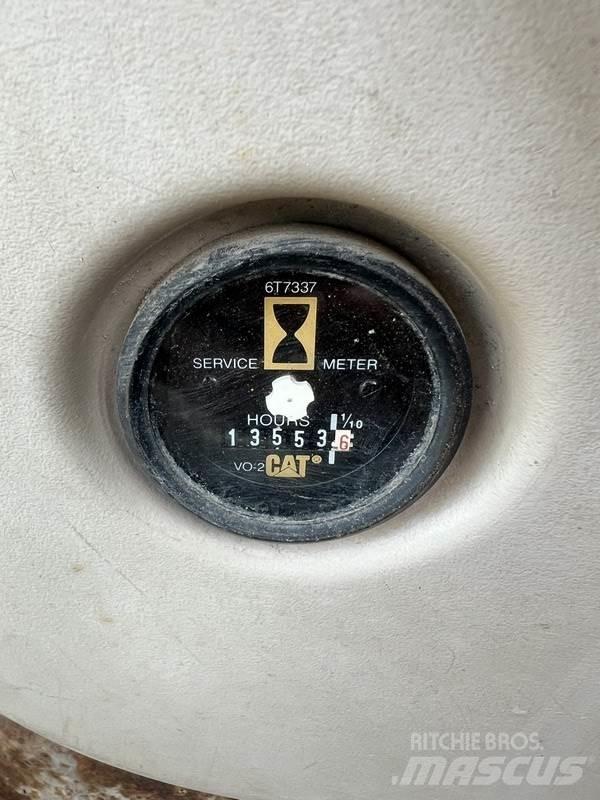 CAT 330. Bagri goseničarji