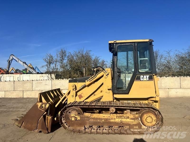 CAT 939 Drugo