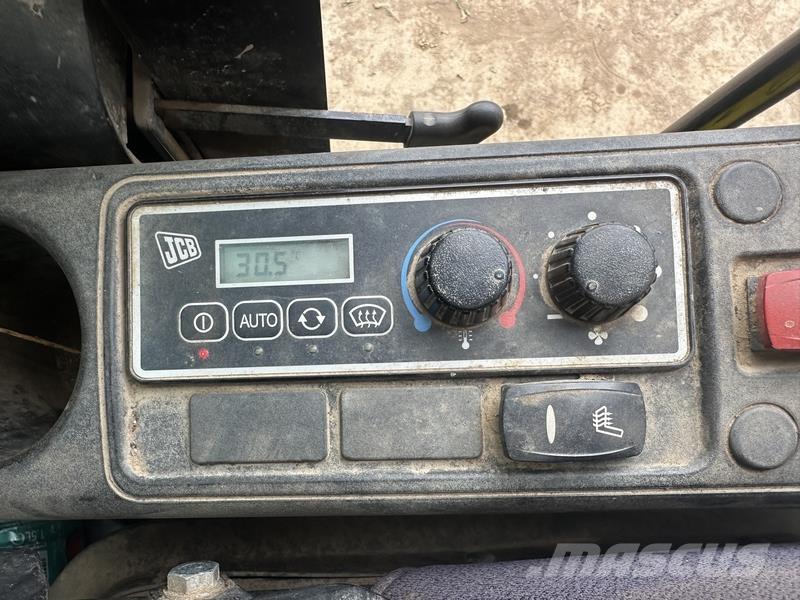 JCB JS130 Bagri goseničarji