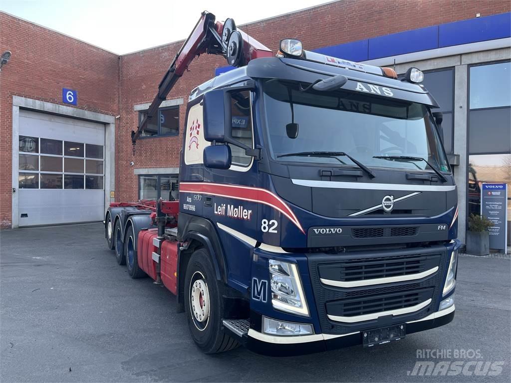 Volvo FM Razstavljivi tovornjaki z žičnimi dvigali