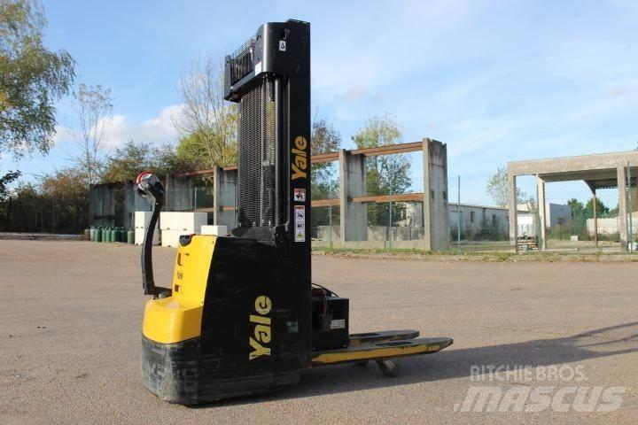 Yale MS12AC Ročni električni viličar