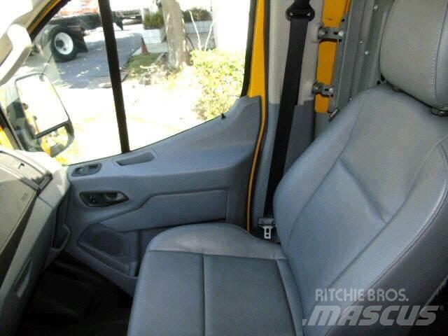 Ford TRANSIT 250 CAR Tovornjaki zabojniki