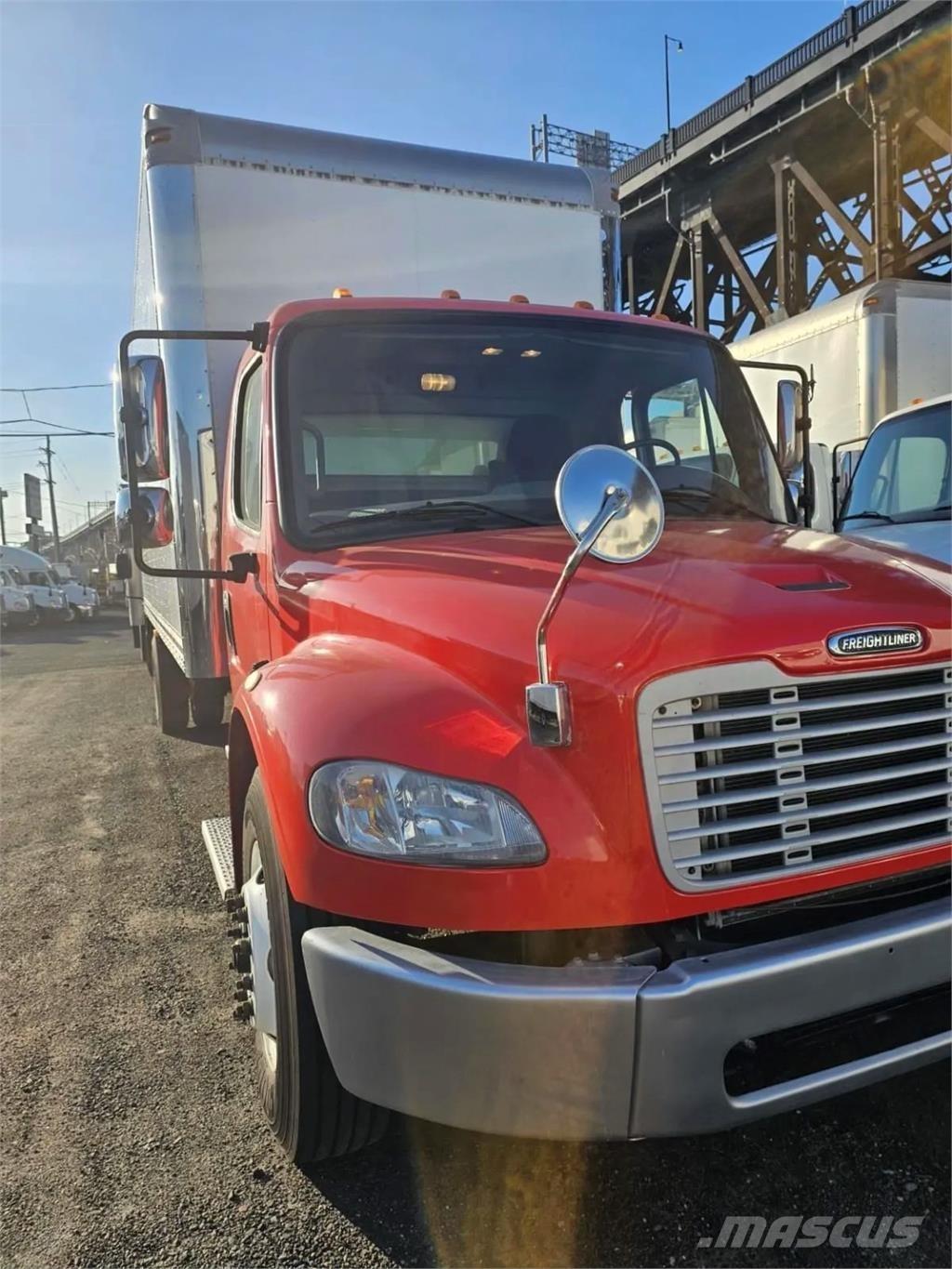 Freightliner M2 Tovornjaki zabojniki