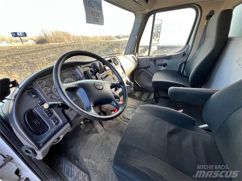 Freightliner M2 106 Tovornjaki zabojniki