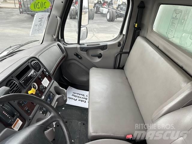 Freightliner M2106 Tovornjaki zabojniki