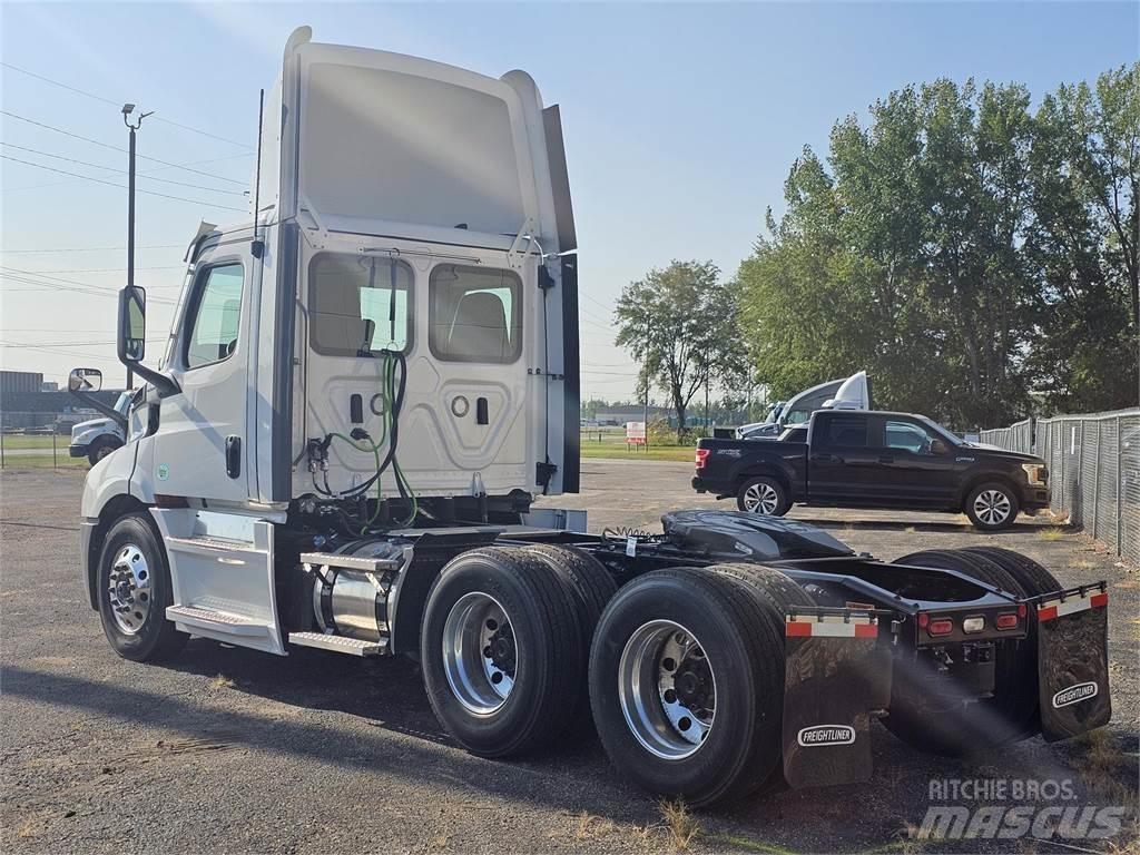 Freightliner PE116DC Vlačilci