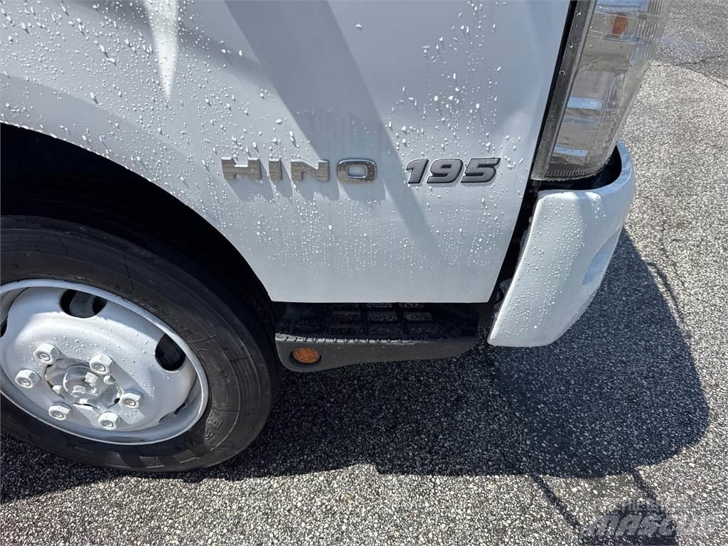 Hino 195 Tovornjaki zabojniki